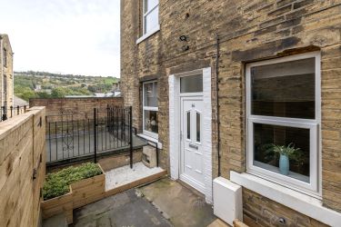 16 Heath View Street, Halifax, West Yorkshire, HX1 2JU