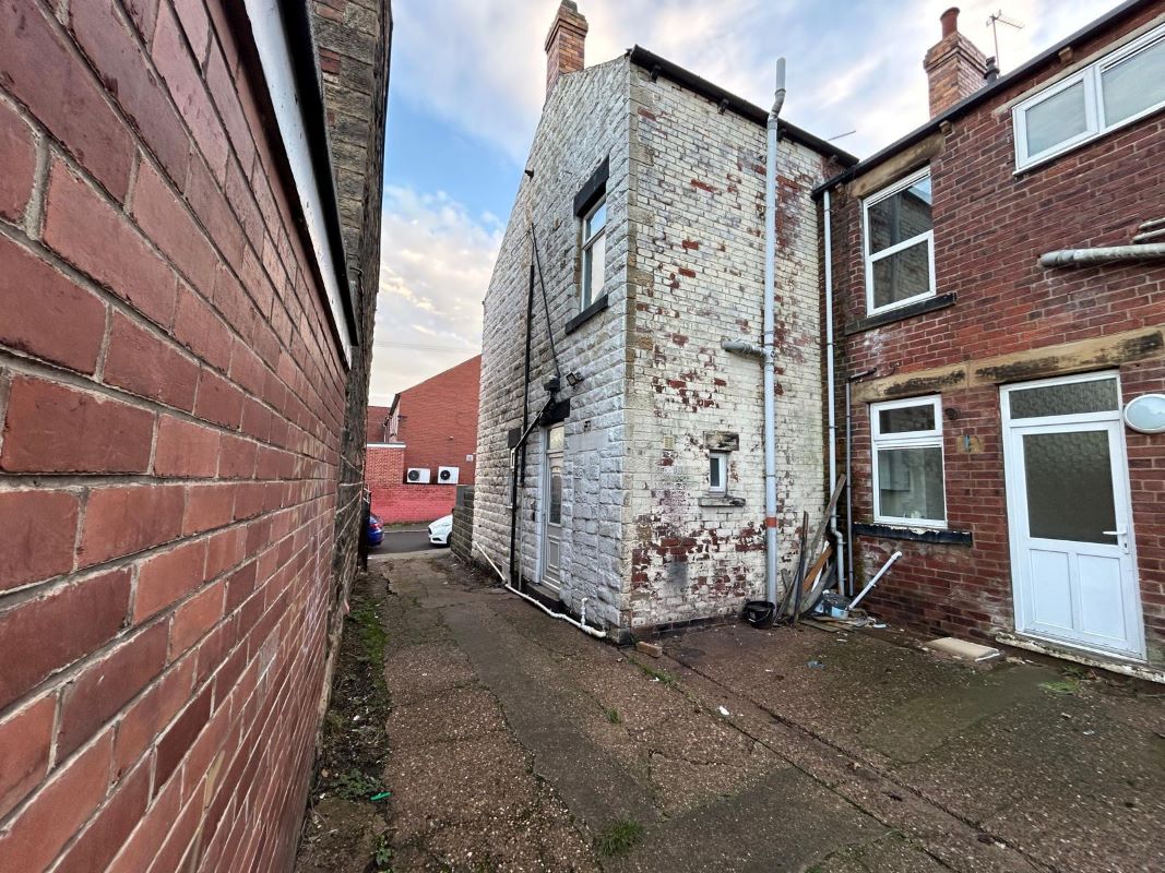 9 Kings Road, Wombwell, Barnsley, South Yorkshire, S73 0DW