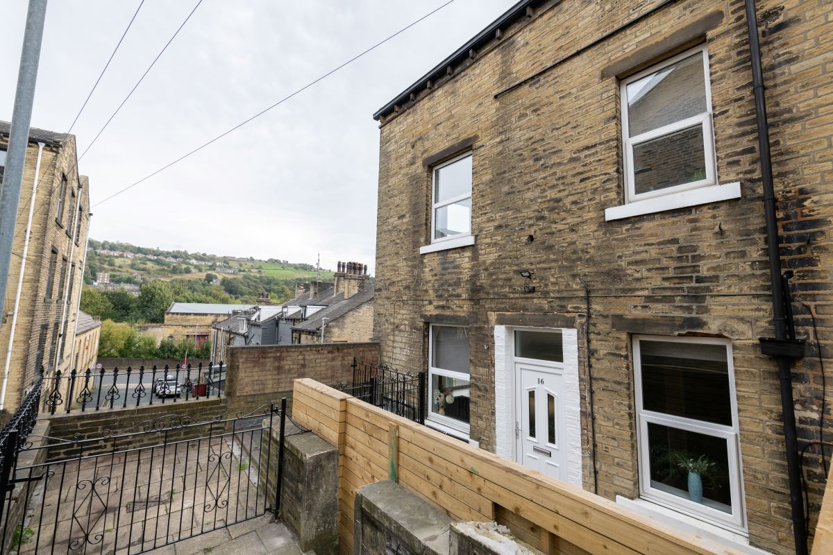 16 Heath View Street, Halifax, West Yorkshire, HX1 2JU