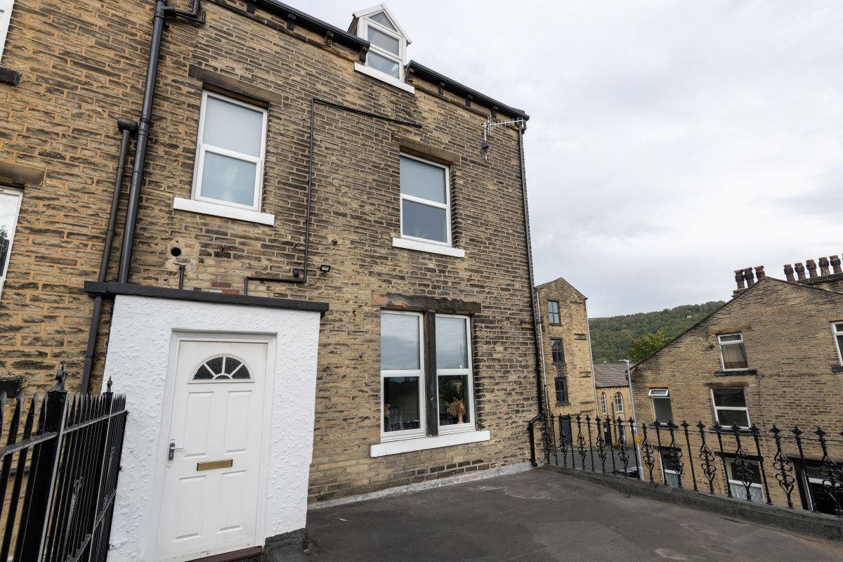 16 Heath View Street, Halifax, West Yorkshire, HX1 2JU