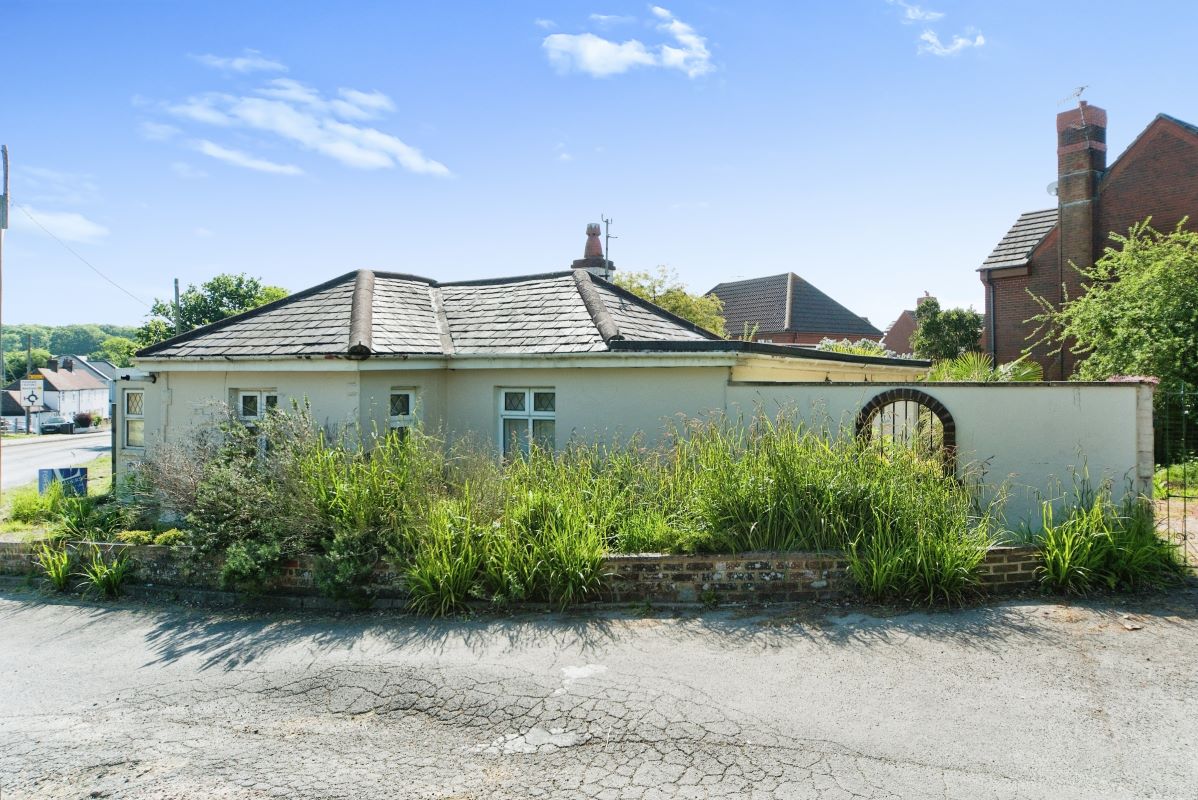 Shinfield Road, Reading, Berkshire, RG2 8HF Online Auctions