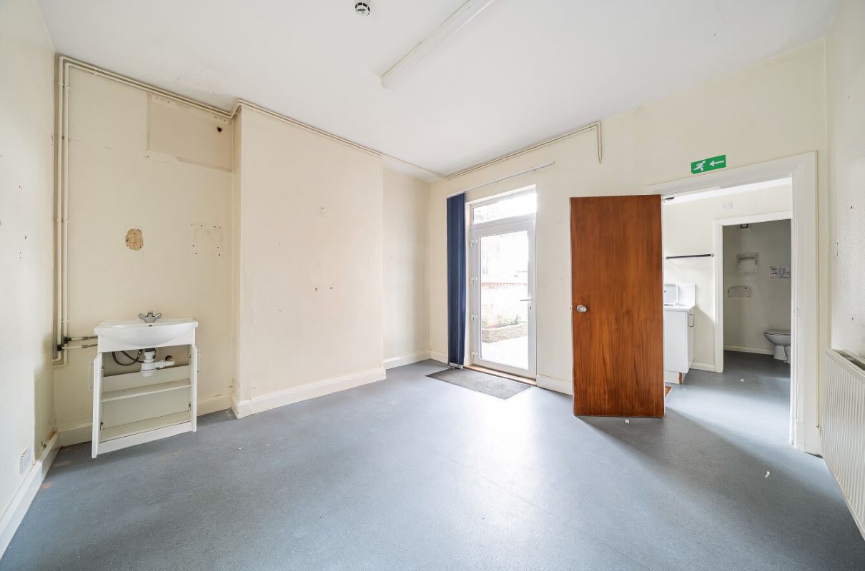 Image 2 of 27