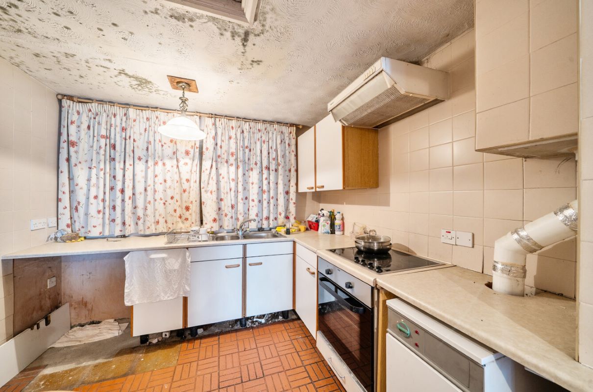 Image 10 of 27
