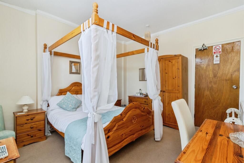 33 St. Andrews Road, Paignton, Devon, TQ4 6HA