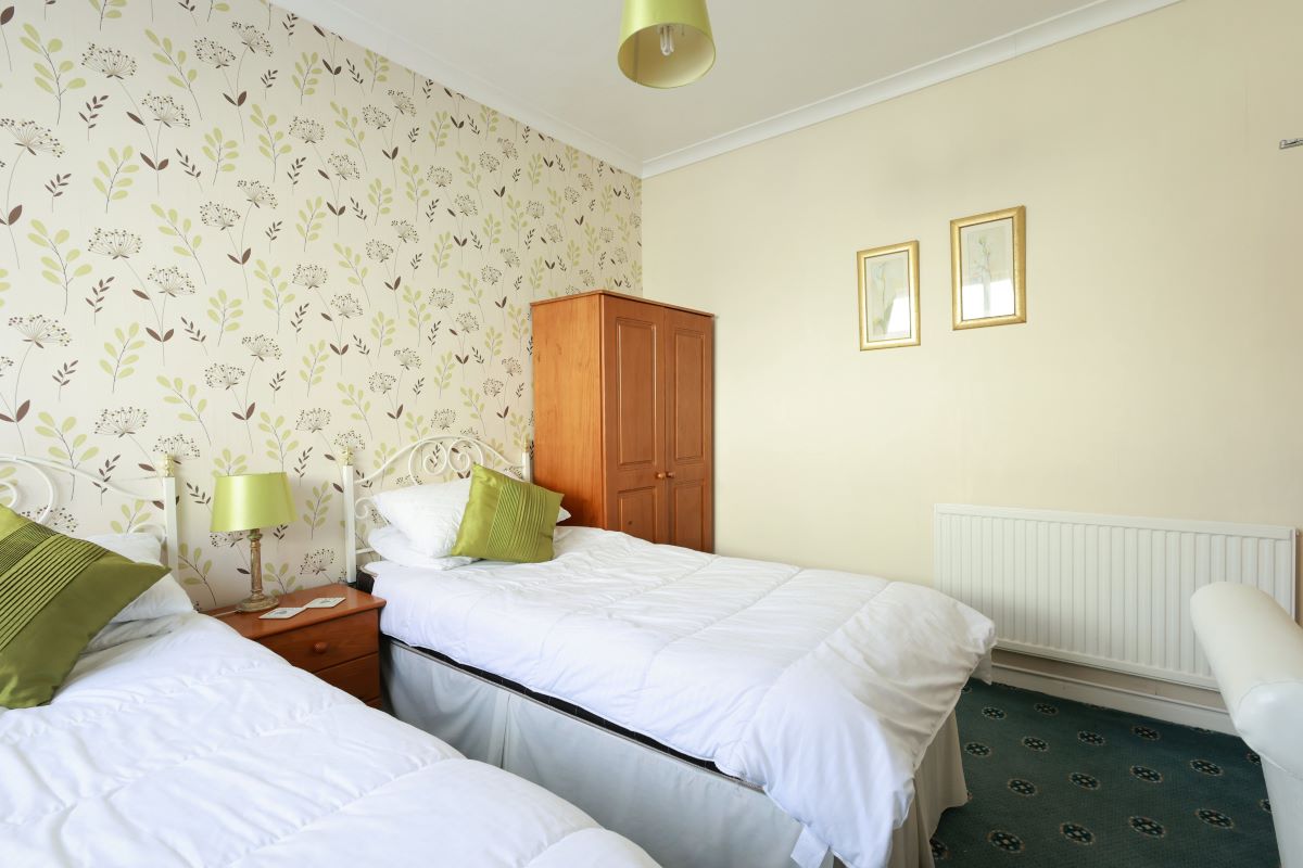 33 St. Andrews Road, Paignton, Devon, TQ4 6HA