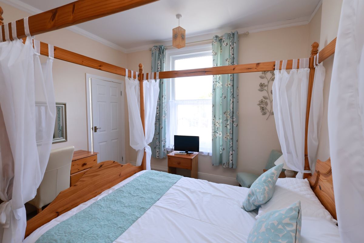 33 St. Andrews Road, Paignton, Devon, TQ4 6HA