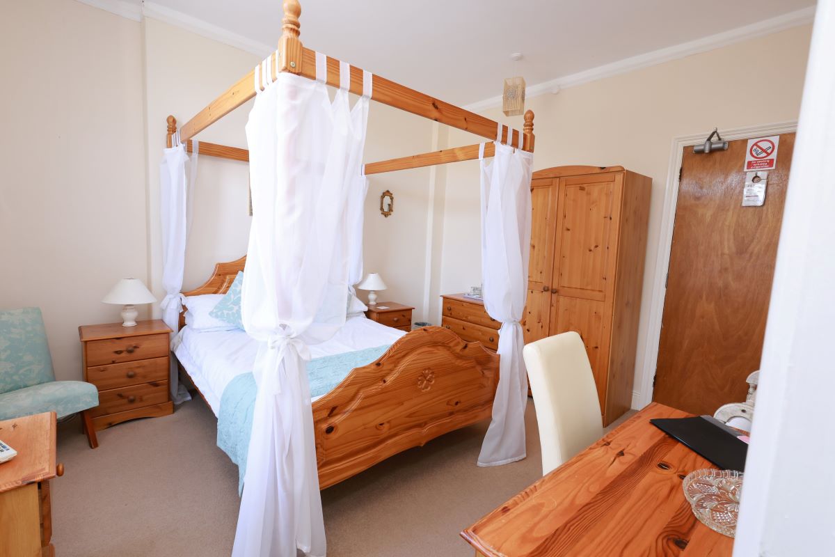 33 St. Andrews Road, Paignton, Devon, TQ4 6HA