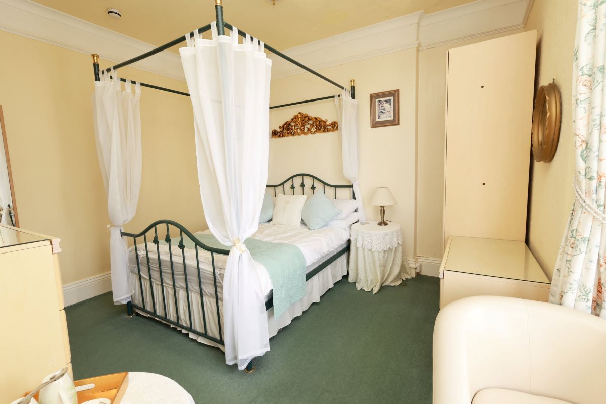 33 St. Andrews Road, Paignton, Devon, TQ4 6HA