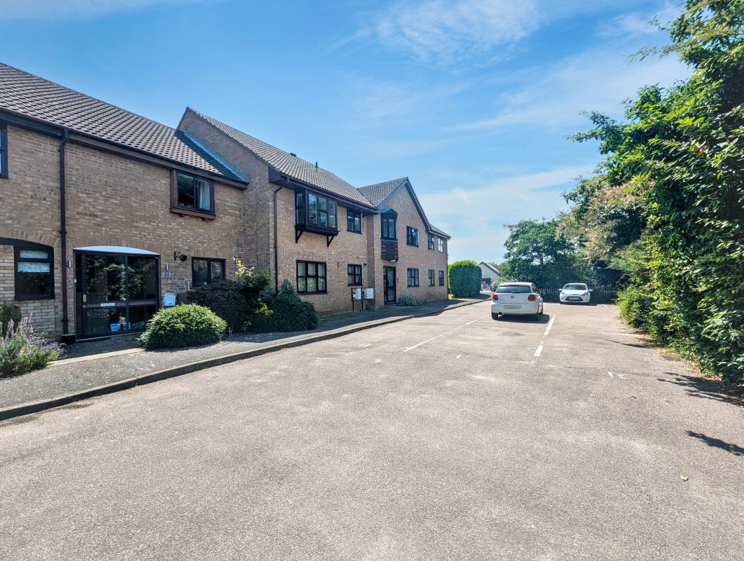 Leasehold 3-Bedroom Ground-Floor Flat