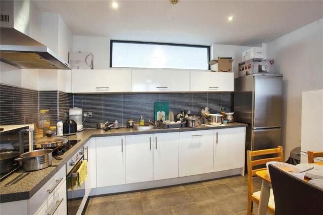 Spacious Second-Floor Apartment