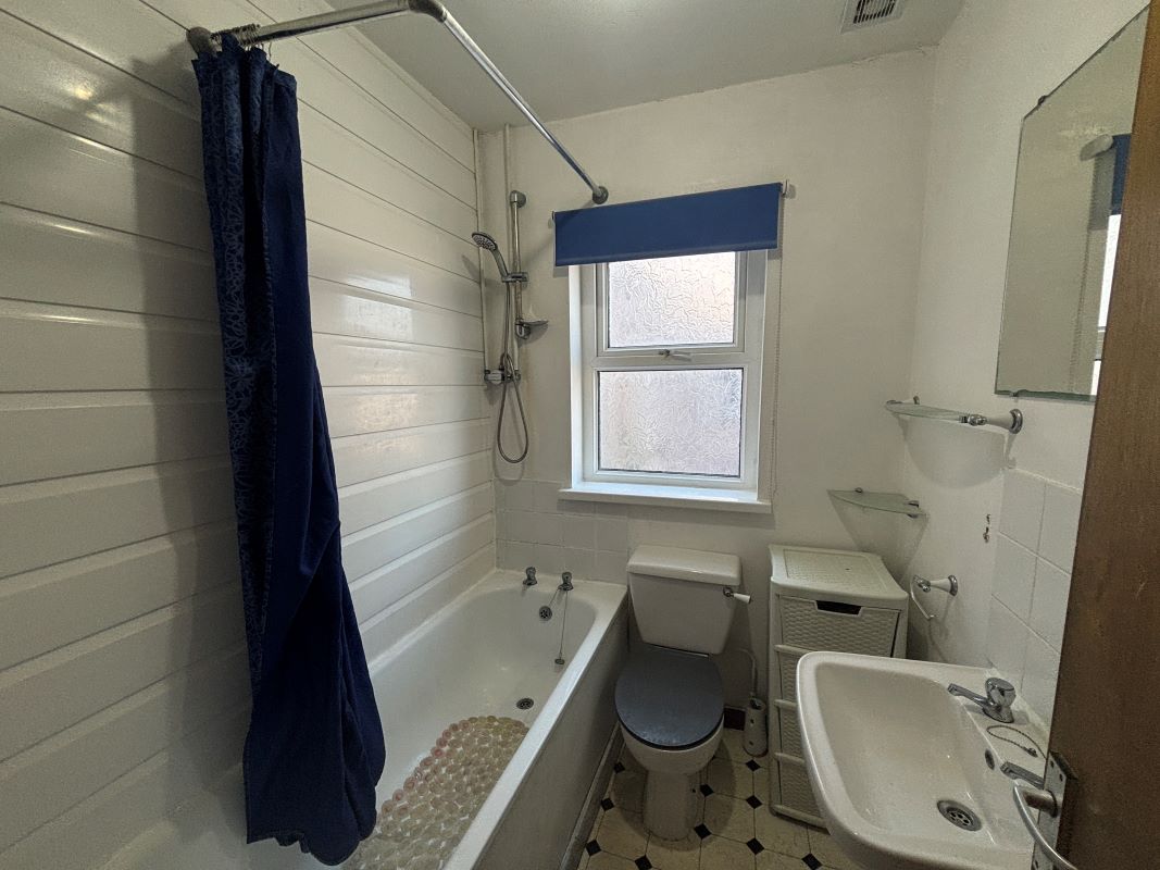 60 Coleshill Terrace, Llanelli, Dyfed, SA153DA