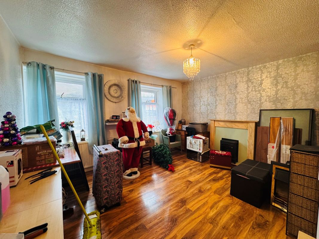 35 High Street, Ferndale, CF434RH