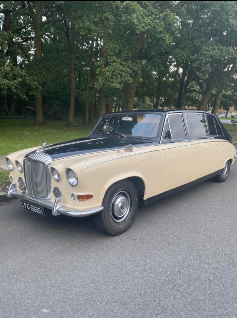 1969 Daimler DS420 Vanden Plas Limousine Image