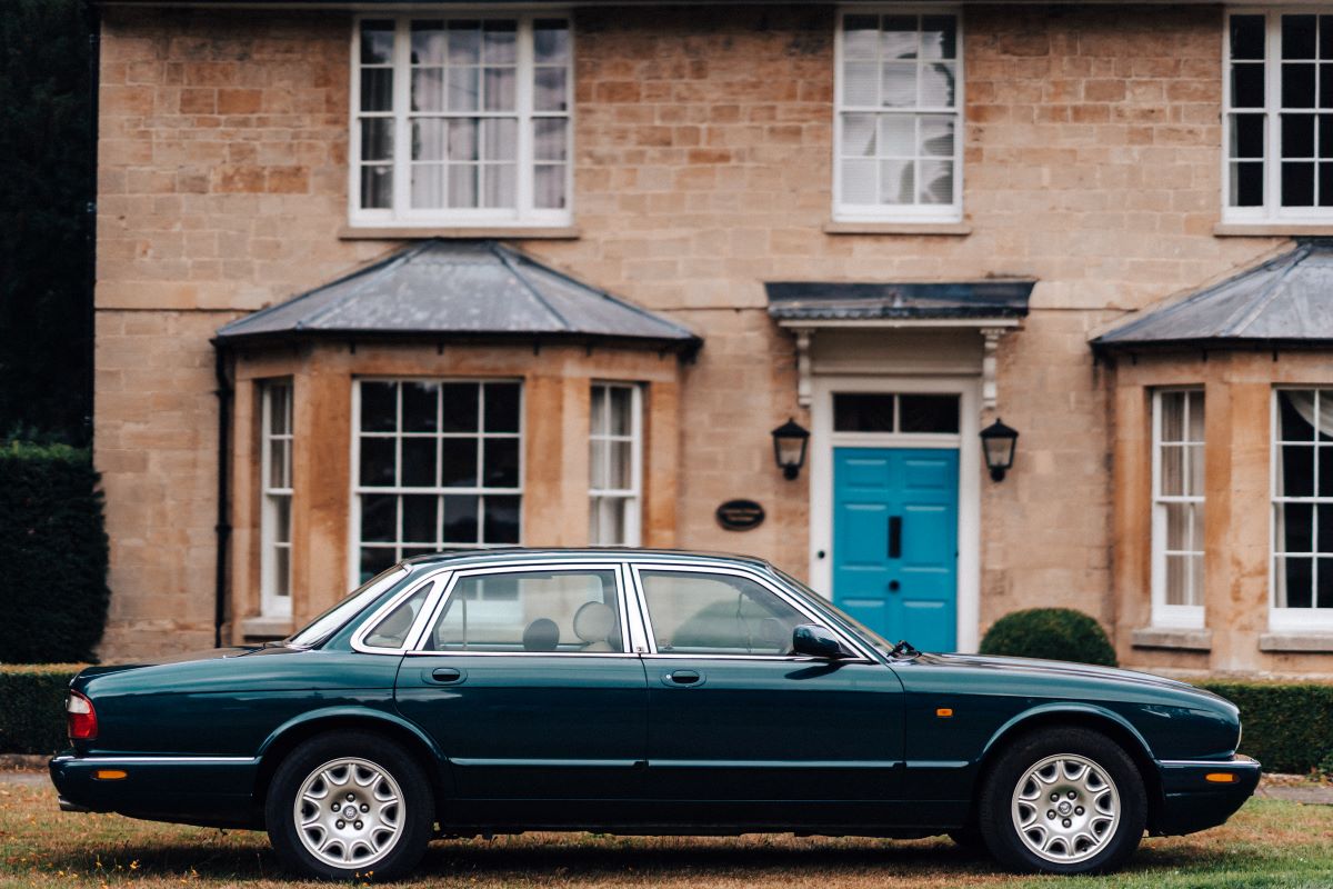 2001 Jaguar XJ Executive Image