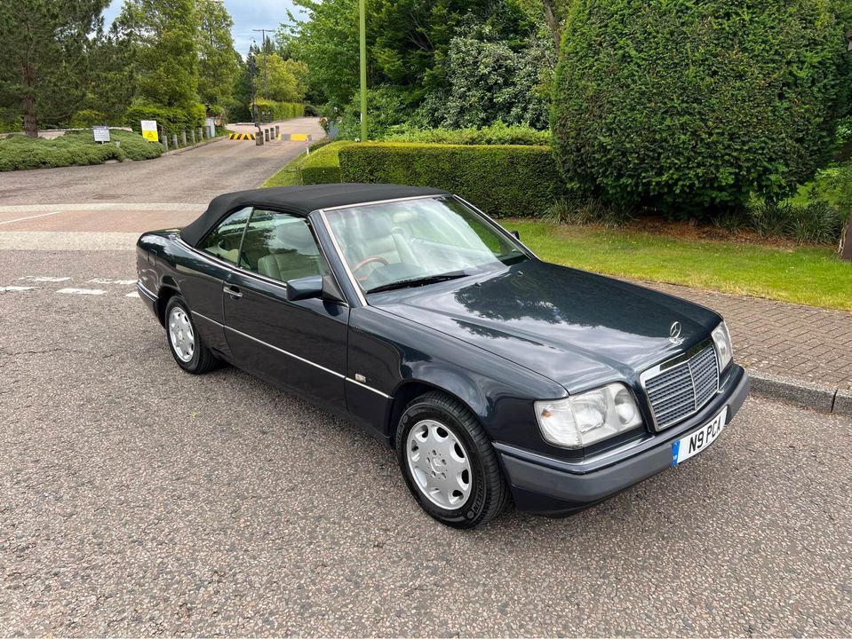 1996 Mercedes-Benz E-Class E220 Image