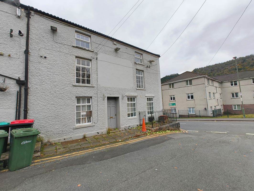 5 Market Place, Abercarn, Newport, Gwent, NP11 5GW