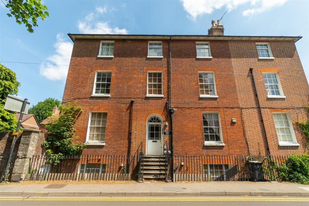 Flat 1 Claremont House, 200 Tonbridge Road, Wateringbury, Maidstone, Kent, ME18 5NU