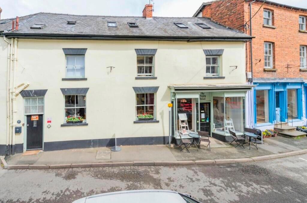 20 Market Square, Bishops Castle, Shropshire, SY9 5BN