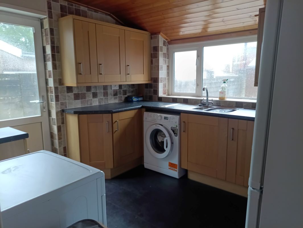 Coleshill Terrace, Llanelli, Dyfed, SA15 3DA