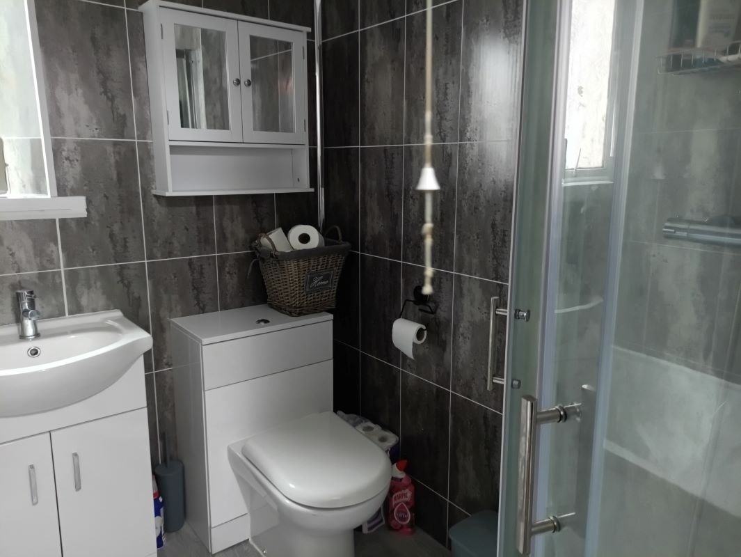 Coleshill Terrace, Llanelli, Dyfed, SA15 3DA