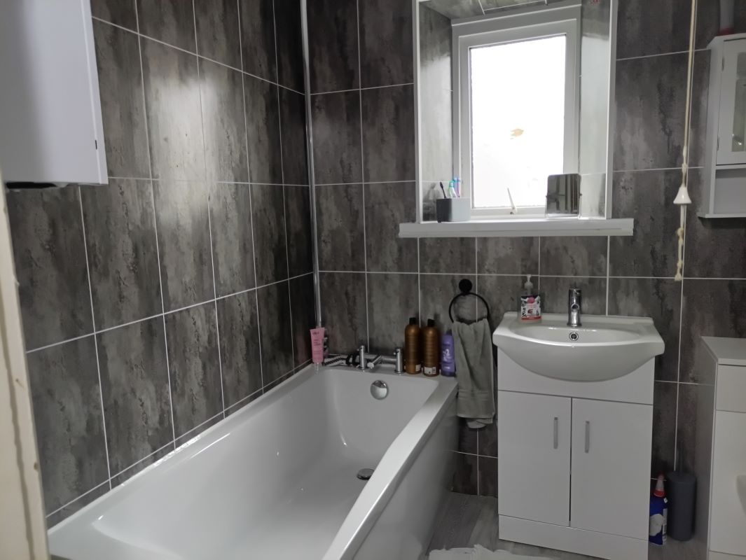 Coleshill Terrace, Llanelli, Dyfed, SA15 3DA