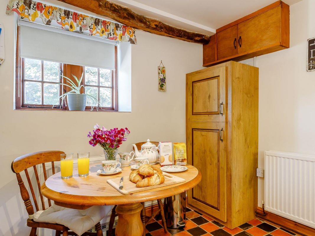 Church Gates Cottage, Parwich, Ashbourne, Derbyshire, DE6 1QL