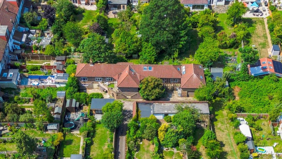 Parker Close, Carshalton, Surrey, SM5 3HF