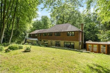 33 Magnolia Dene, Hazlemere, Buckinghamshire, HP15 7QE