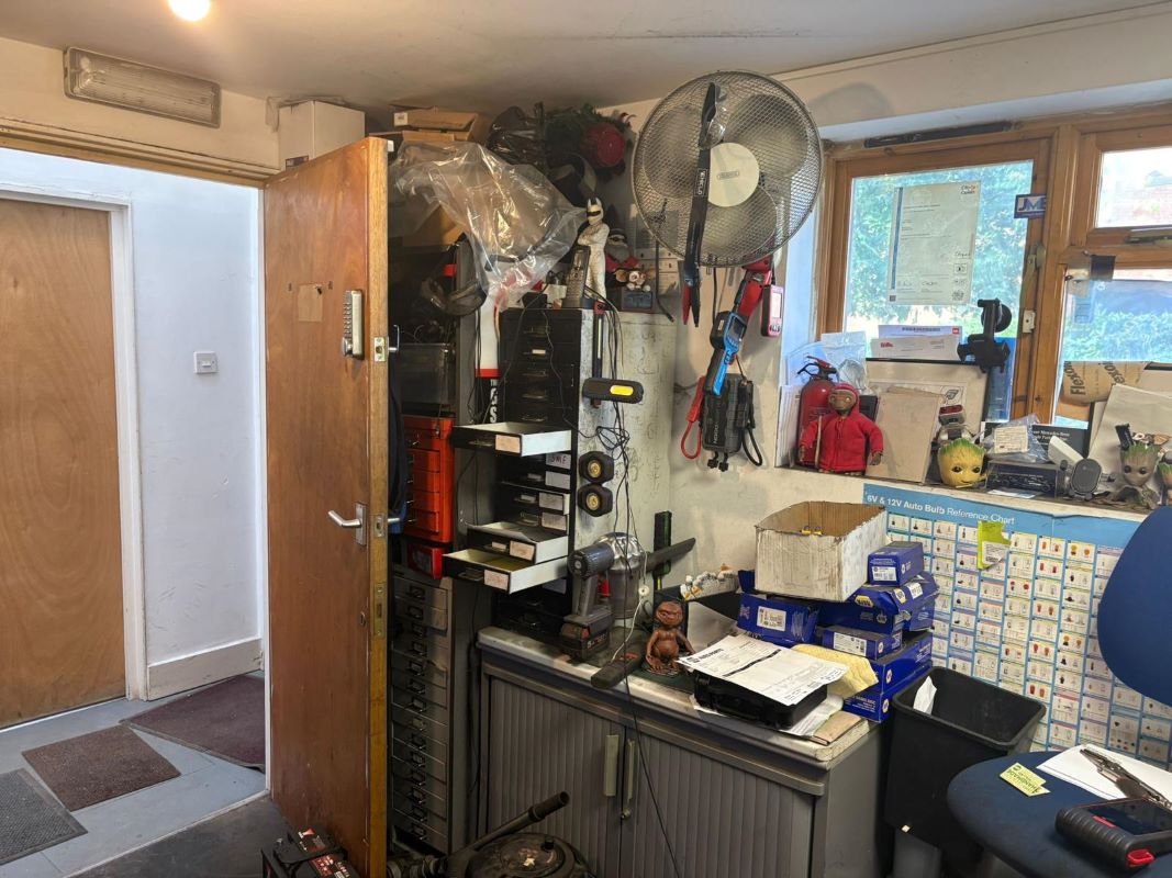 Units 1 - 7 Hortons Way, Westerham, Kent, TN16 1BT