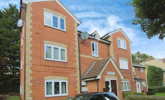 271 Maplin Park, Slough, Berkshire, SL3 8YE