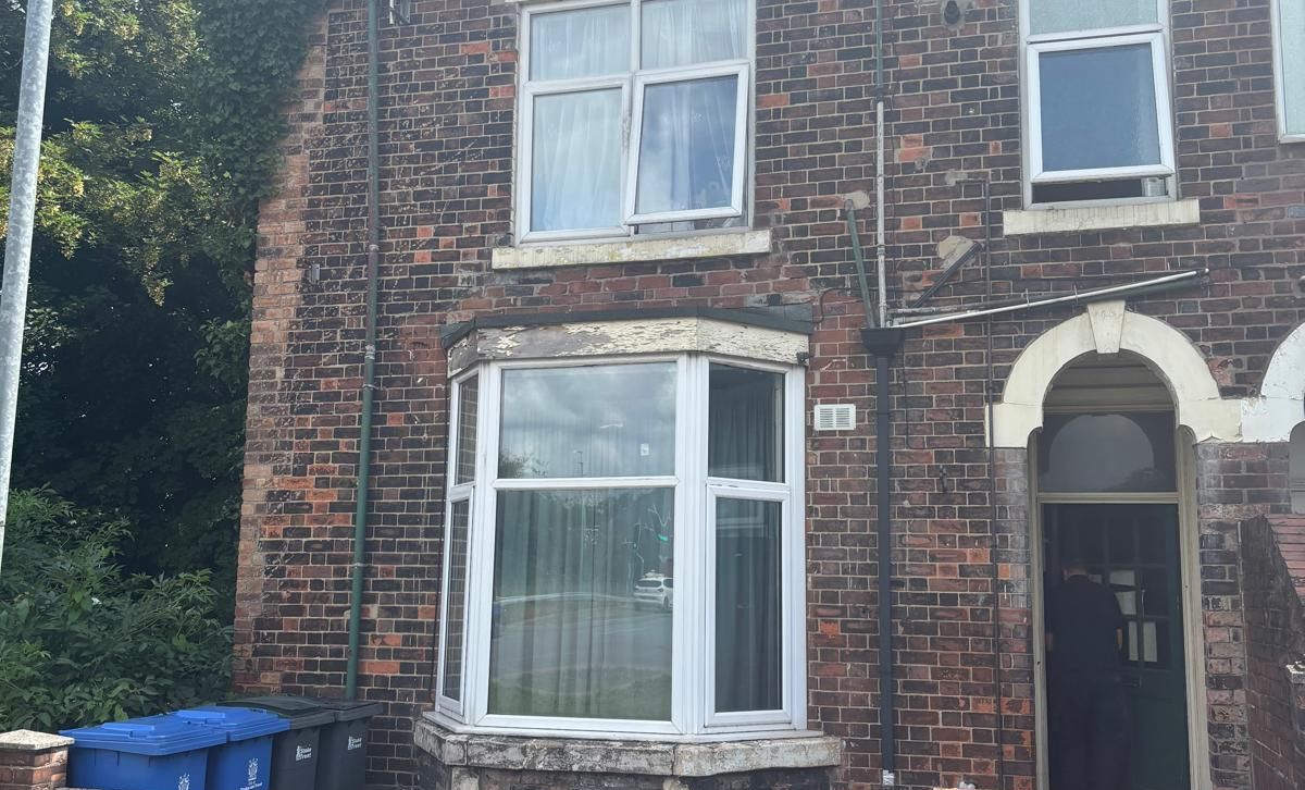 End Terrace Property Configured as 6 Bedsits