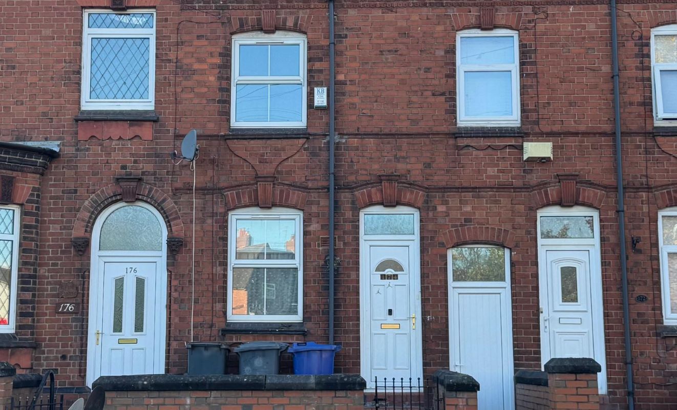 3 Bedroom Mid Terrace Property