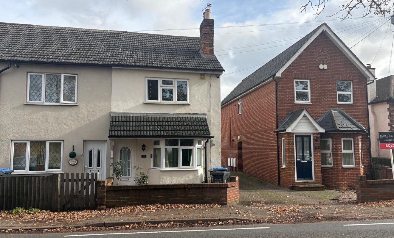 3 Bedroom End Terrace with Off Road Parking & Garage!