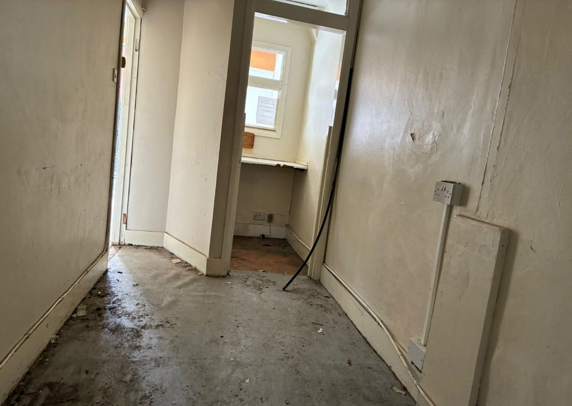 18 Clapham Road, London, SW9 0JG