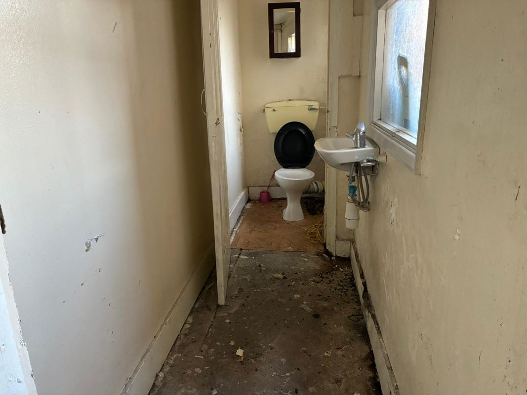 18 Clapham Road, London, SW9 0JG