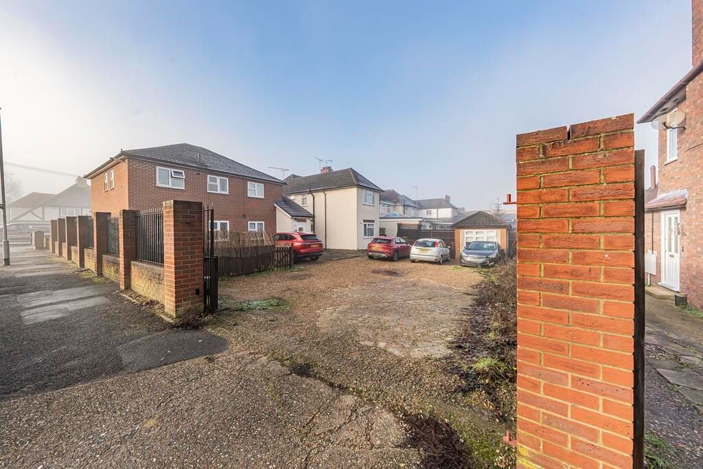 100, 100a, 100b, 100c Pinner Road, Northwood, Middlesex, HA6 1BS