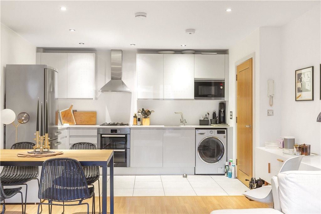 Flat 27 154 Goswell Road, LONDON, EC1V 7DX