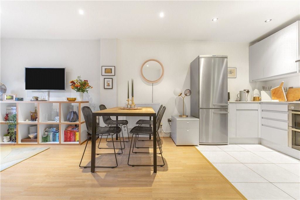 Flat 27 154 Goswell Road, LONDON, EC1V 7DX