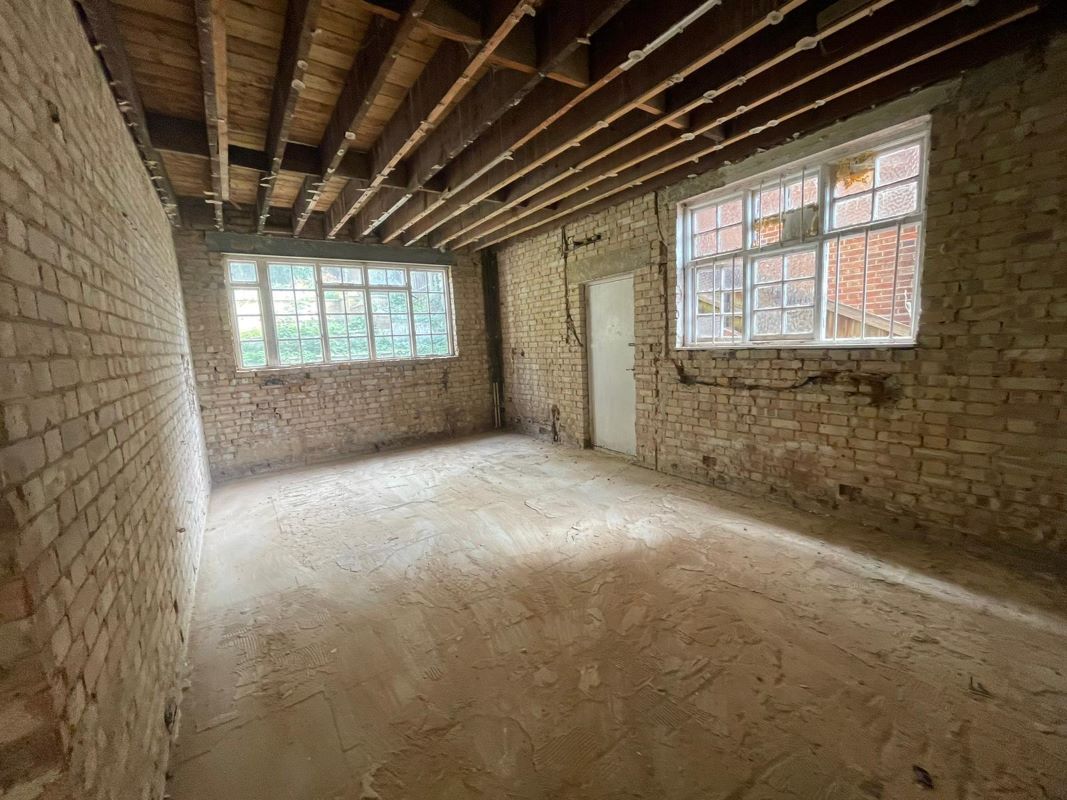 95 West Heath Road, West Hampstead, London, NW3 7TN