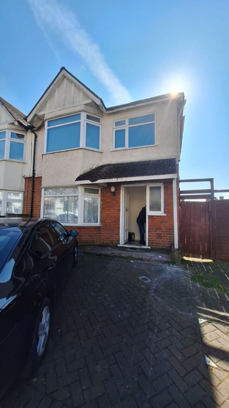 5 Glebe Crescent, Hendon — photo 2 of 7
