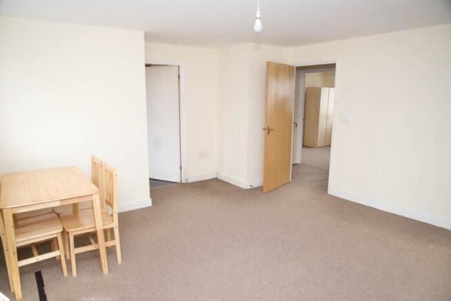 Flat 32 Churchill Court, — photo 3 of 6