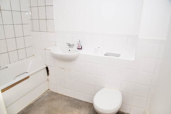 Flat 32 Churchill Court, — photo 4 of 6