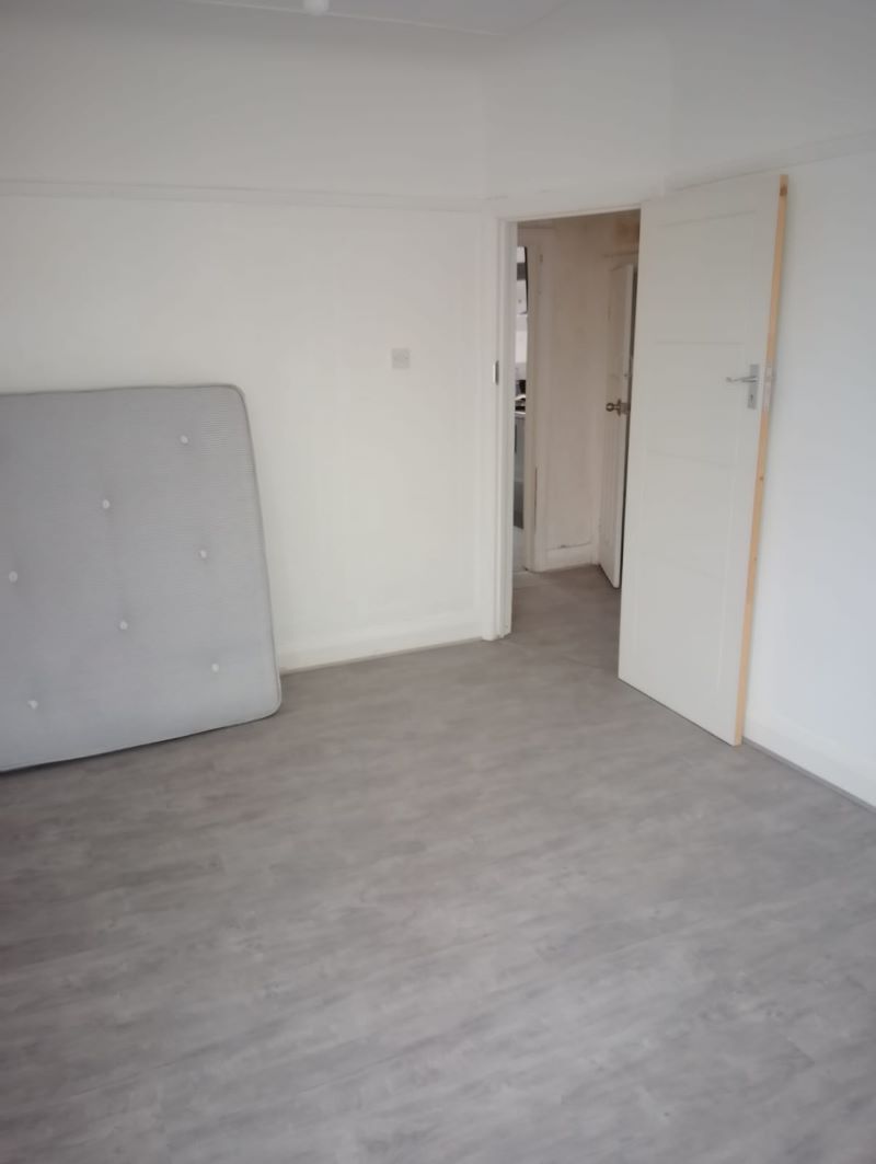 43 Larkfield Avenue, Harrow, Middlesex, HA3 8NQ