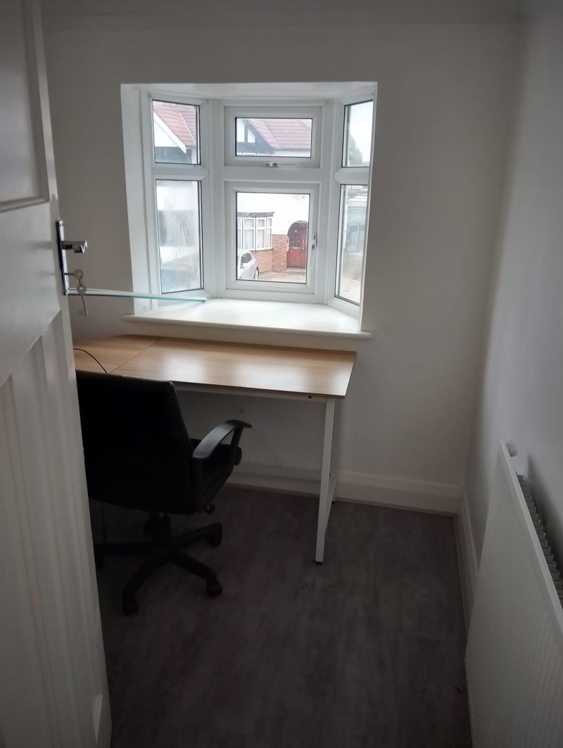 43 Larkfield Avenue, Harrow, Middlesex, HA3 8NQ