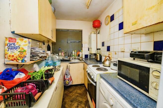 Flat 11 Hilltop Court, Downs Road, Luton, Bedfordshire, LU1 1QE