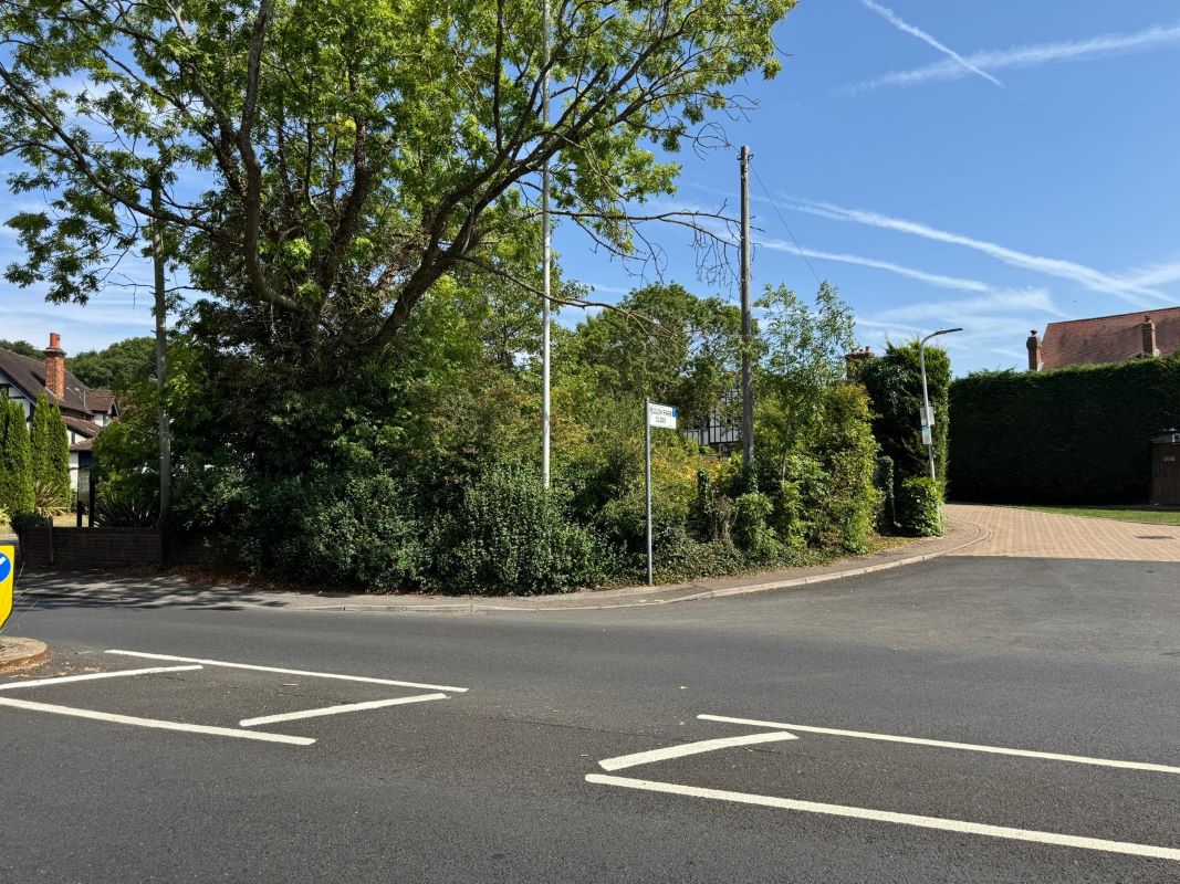 Land Adjacent to 4 Farm Close, Ruislip, HA4 7GH