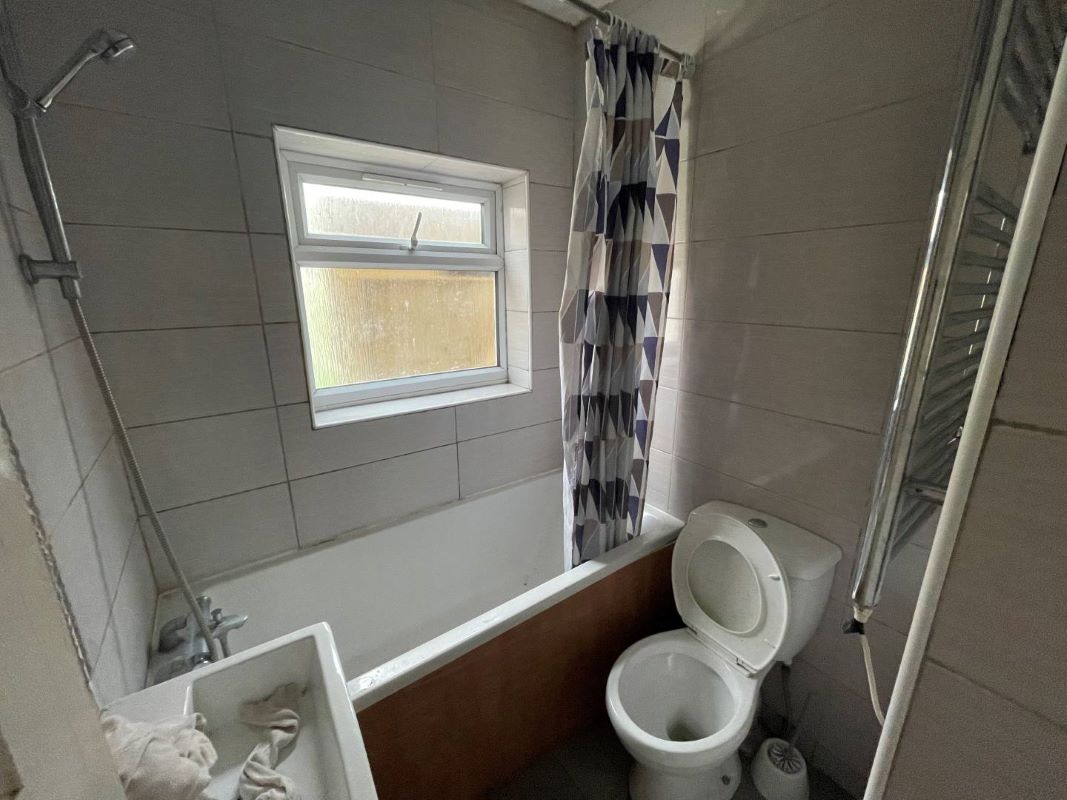 17 Burnham Crescent, Dartford, Kent, DA1 5BA