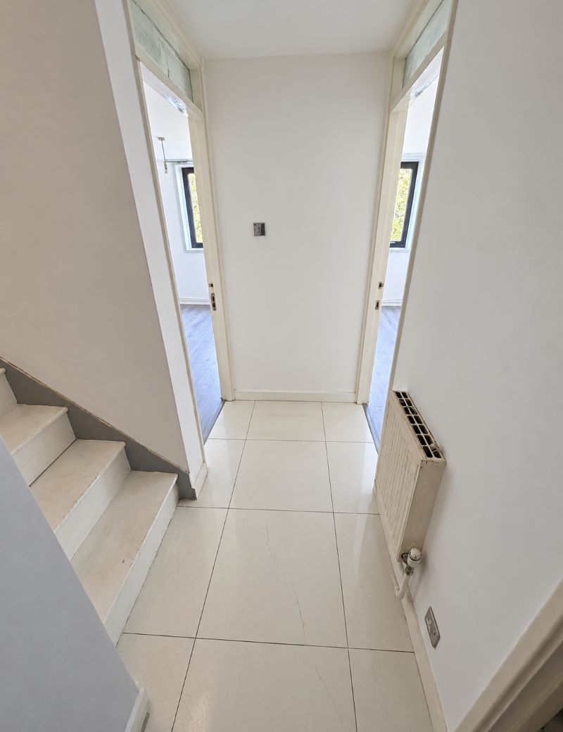 35 Tavistock Crescent — photo 7 of 7