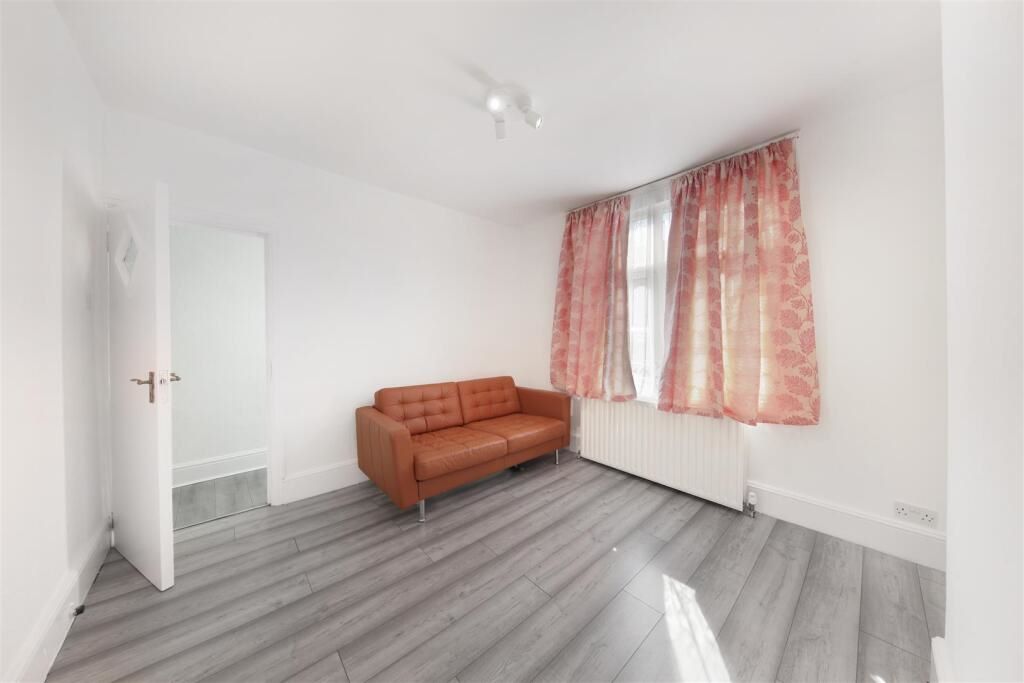 23 Conley Road, Willesden — photo 5 of 6