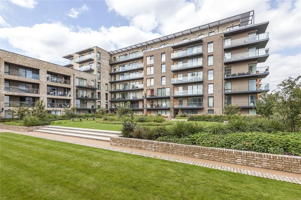 28 Handley Drive, Kidbrooke — photo 1 of 9
